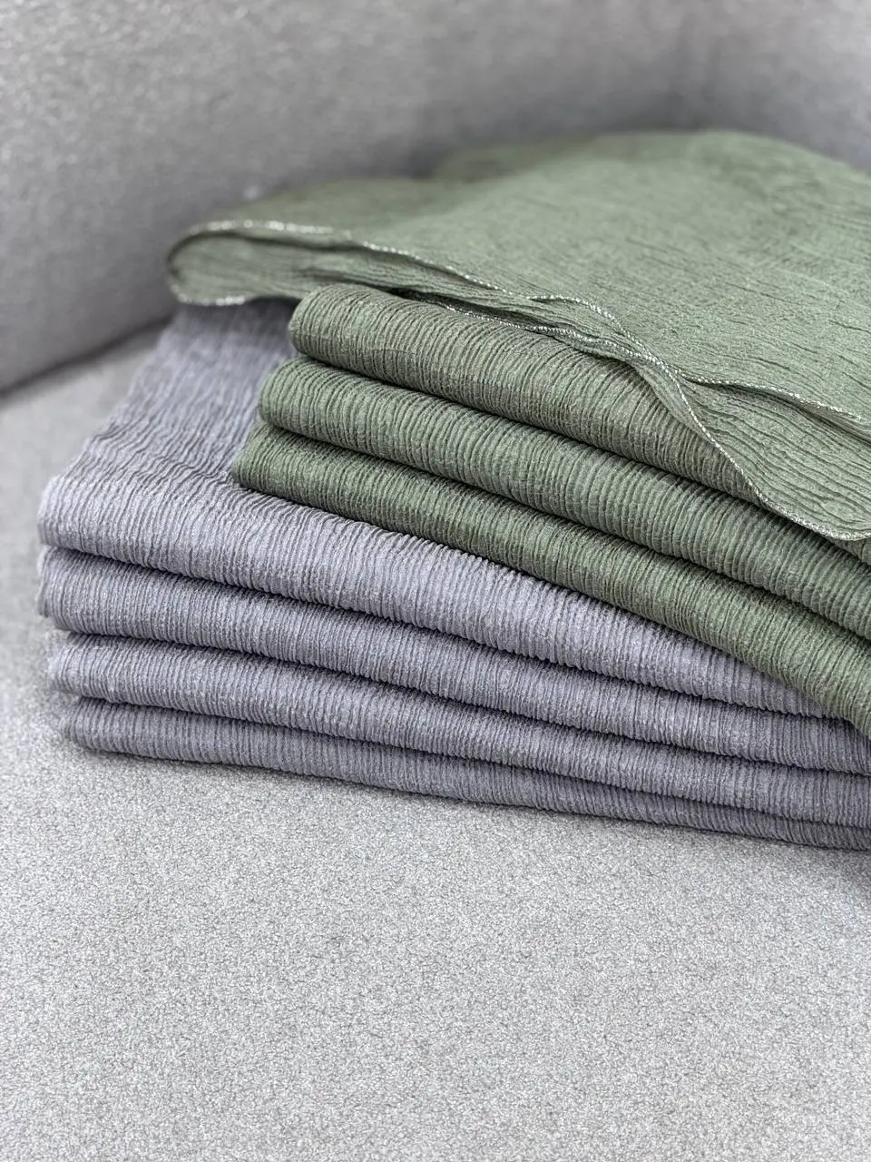 شال حاشیه دار پرنیا